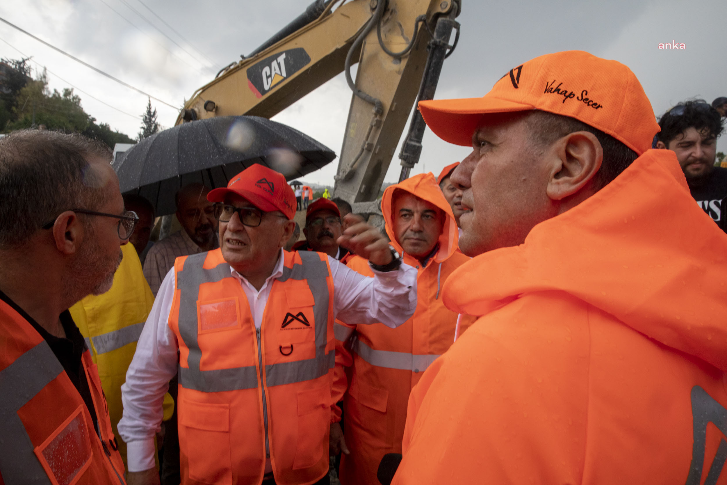 VAHAP SEÇER, BÜYÜKŞEHİR’İN TARSUS’TA SÜRDÜRDÜĞÜ ÇALIŞMALARI YERİNDE İNCELEDİ