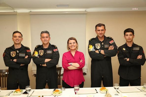 İZMİT BELEDİYE BAŞKANI HÜRRİYET, SOLOTÜRK EKİBİYLE BULUŞTU