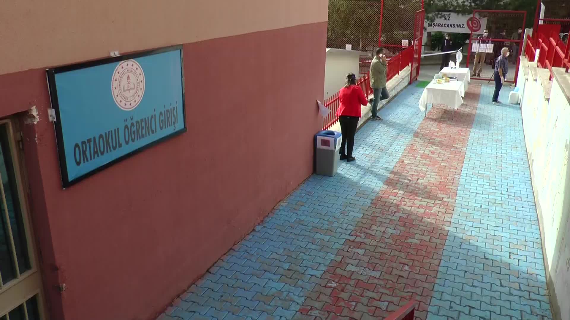 ANKARA'DA ÖĞRENCİLER SINAVA BÖYLE ALINDI