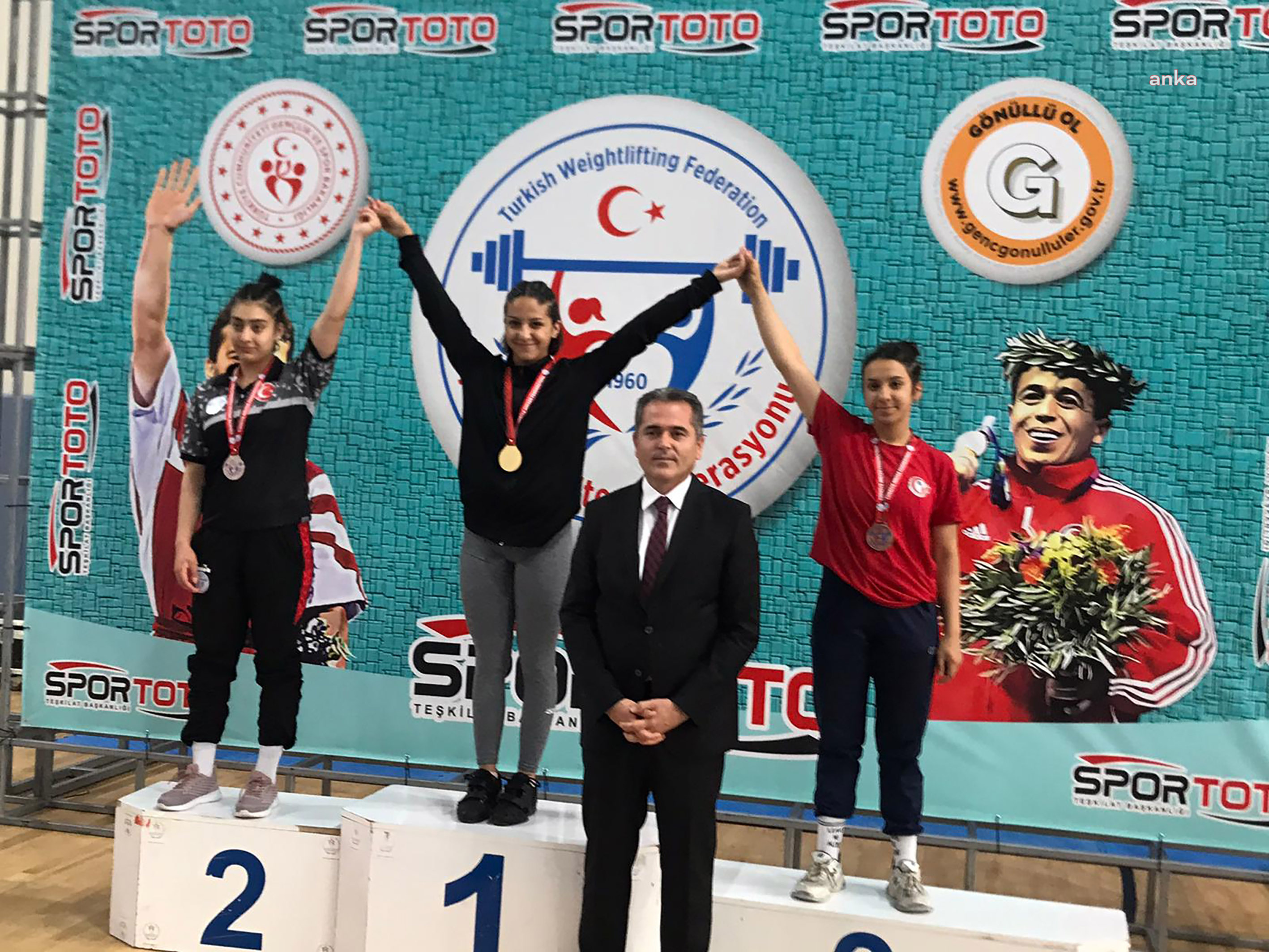 DÖŞEMEALTI BELEDİYESİ SPORCUSUNDAN HALTERDE BÜYÜK BAŞARI