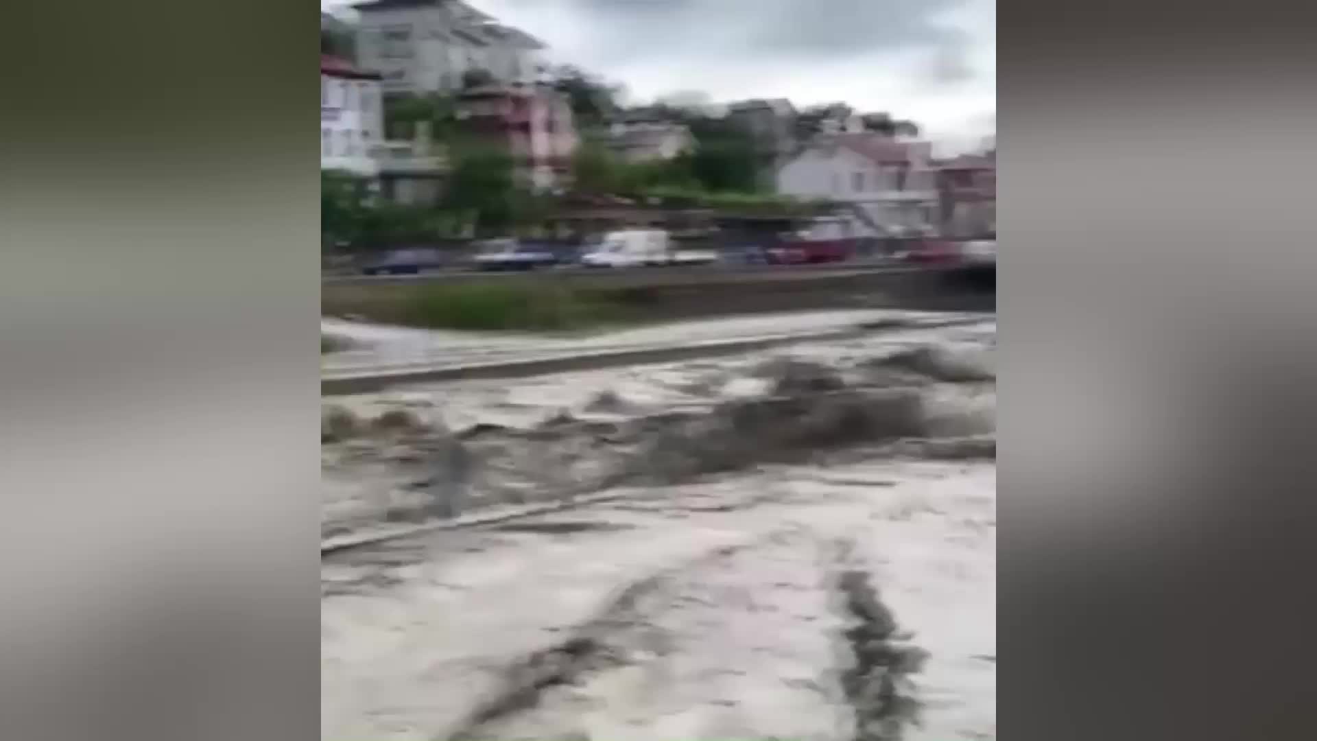 KASTAMONU'DA SEL: YOLLAR SULAR ALTINDA KALDI, KÖPRÜLER ZARAR GÖRDÜ