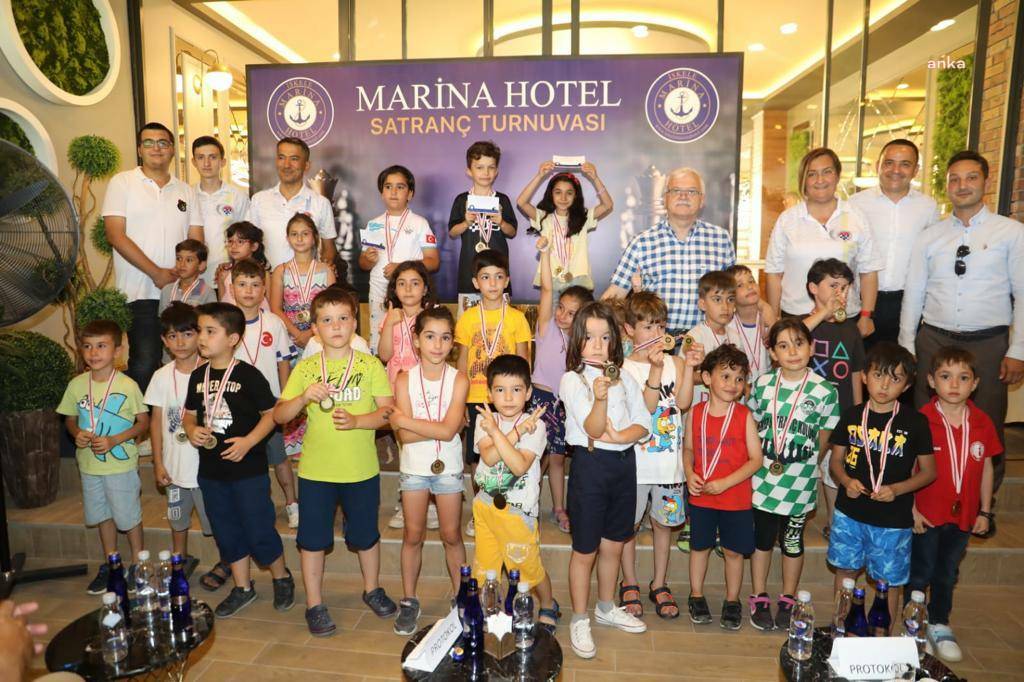 BURHANİYE ‘YAZA MERHABA SATRANÇ TURNUVASI’ TAMAMLANDI