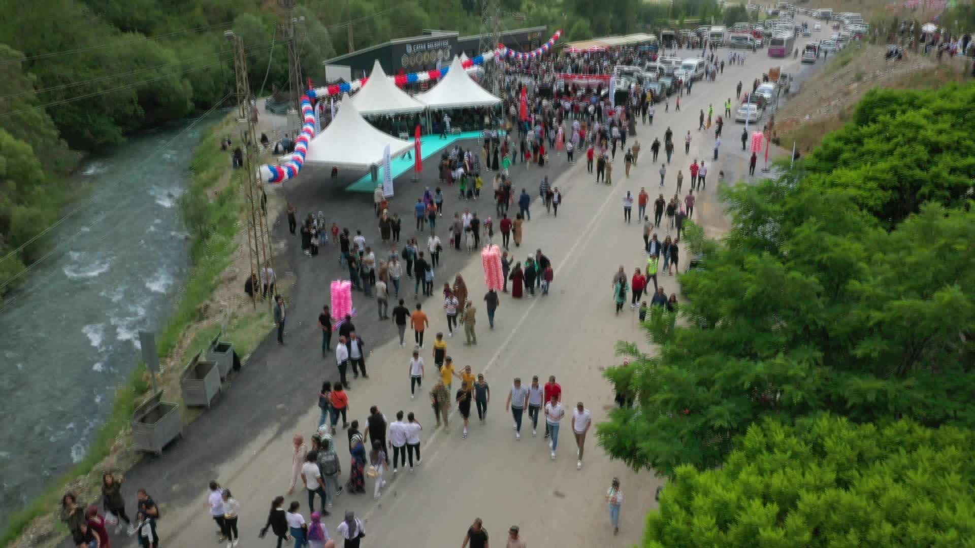 VAN ÇATAK'TA DÜZENLENEN 11. KANİSPİ, CEVİZ, BAL, ALABALIK VE RAFTİNG FESTİVALİ'NE YOĞUN İLGİ