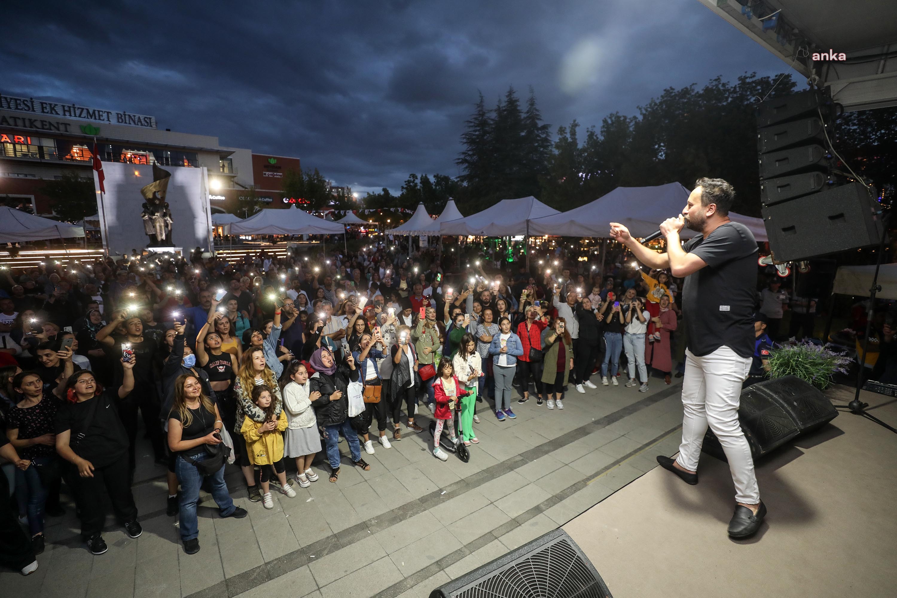 YENİMAHALLE BELEDİYESİ’NDEN KONSERLİ “YAZA MERHABA”