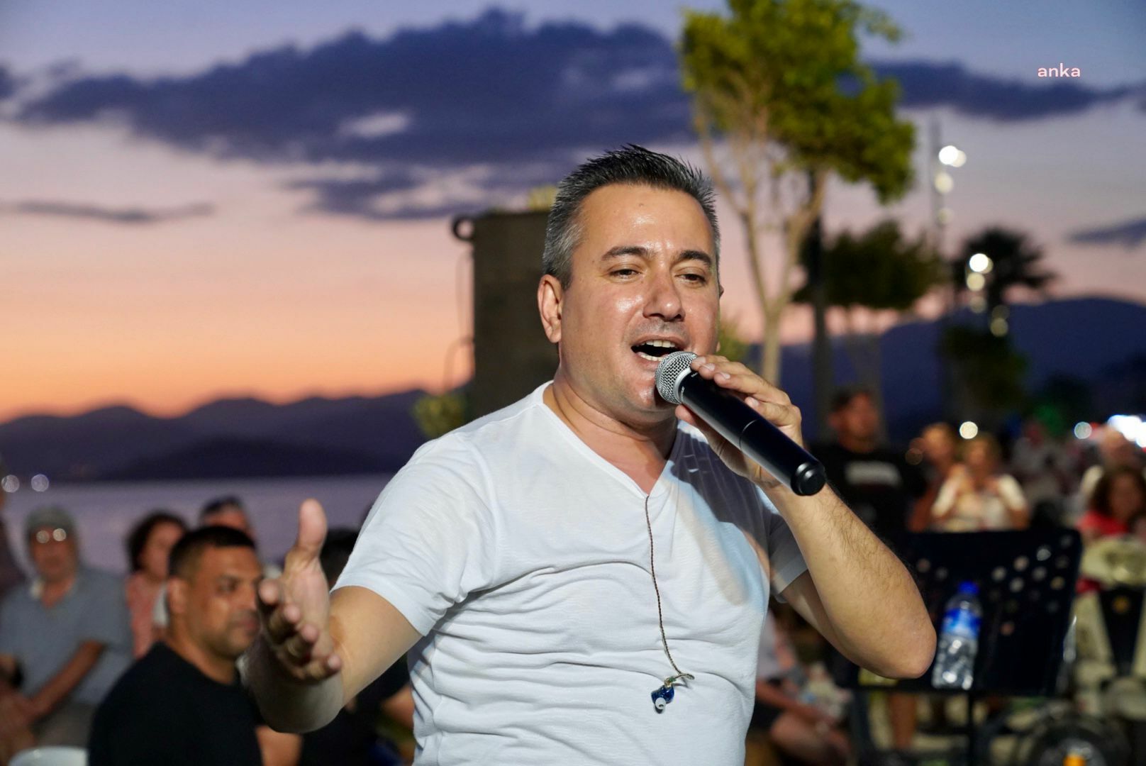 ‘MÜZİKLİ FETHİYE AKŞAMLARI’NDA SAHNEDE ALİ TUNÇ VARDI