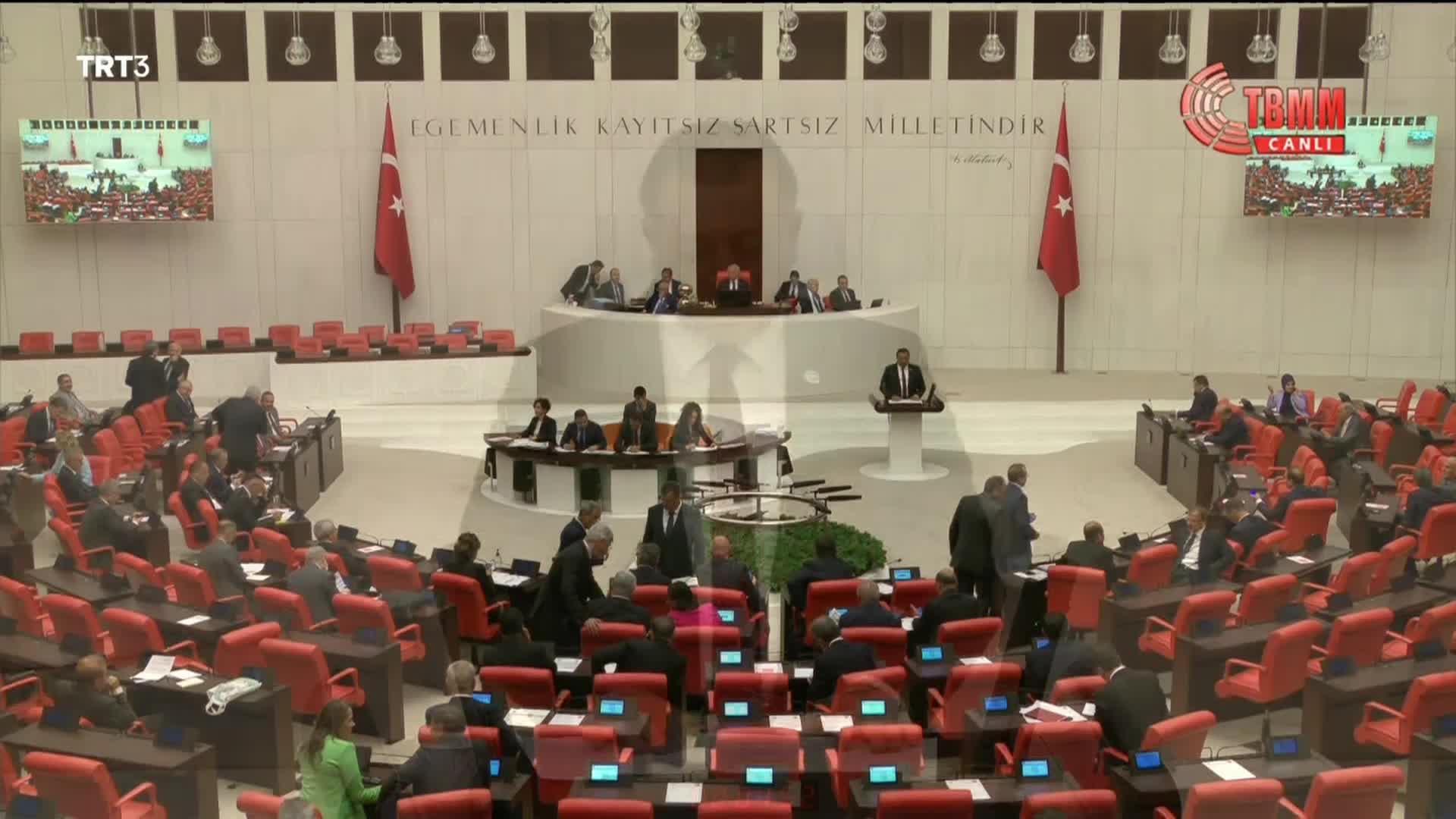 MÜRSEL ALBAN'DAN MARMARİS'TEKİ ORMAN YANGINIYLA İLGİLİ İKTİDARA TEPKİ: "OLMAYAN HELİKOPTERİ VARMIŞ GİBİ ANLATMAK DOĞRU DEĞİL"