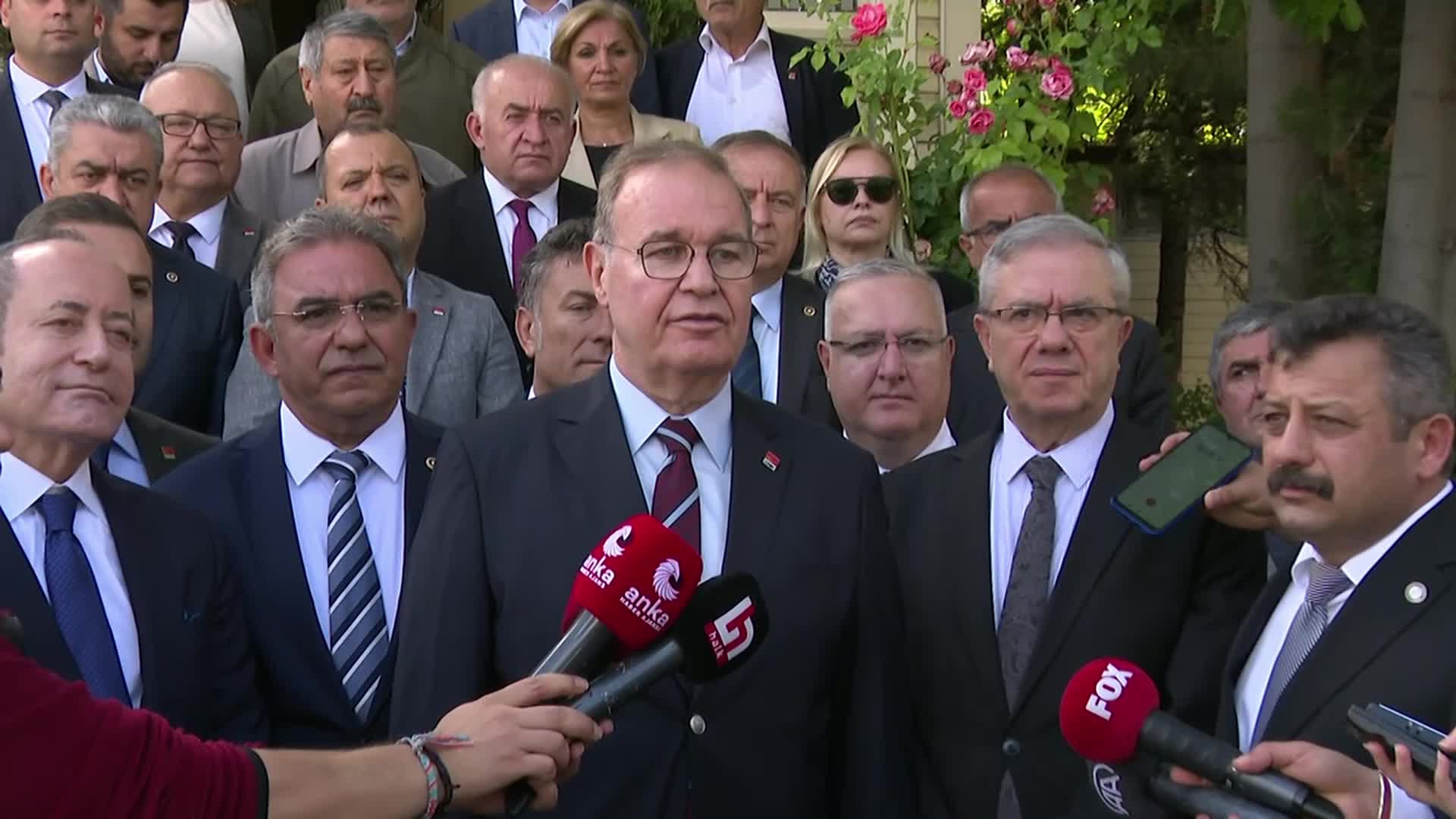 CHP EKONOMİ MASASI, ANKARA TOPTANCI HALİ’Nİ ZİYARET ETTİ… ÖZTRAK: “HÜKÜMET, ‘BİR UYUSAK’ DİYOR. VATANDAŞ, ‘ŞU KABUSTAN BİR AN EVVEL UYANSAK’ DİYOR. TENCERE BOŞ, CÜZDAN BOŞ. SIKINTI BÜYÜK. AMA HERKESTE BİR UMUT VAR"