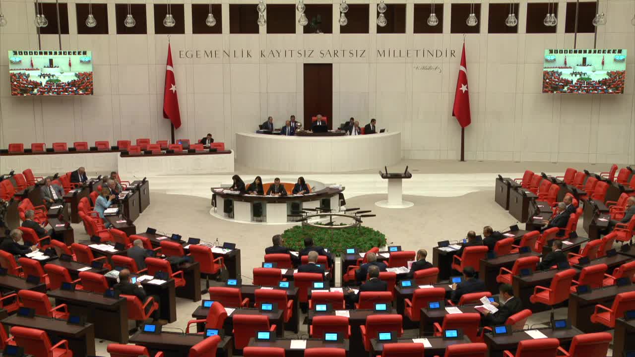 SİBEL ÖZDEMİR, KAĞITHANE PROFİLO MESLEKİ VE TEKNİK ANADOLU LİSESİ'NİN ARAZİSİNİN KAĞITHANE BELEDİYESİ'NE DEVRİNİ MECLİS GÜNDEMİNE TAŞIDI