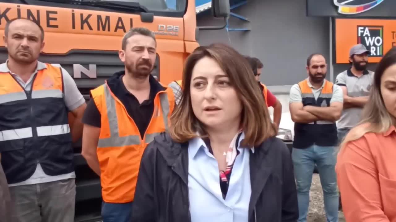 AYSU BANKOĞLU: “İBB’NİN AFAD’IN TALEBİYLE BARTIN’A GÖNDERDİĞİ İŞ MAKİNALARI 2 GÜNDÜR BARTIN BELEDİYESİ İTFAİYE MÜDÜRLÜĞÜ ÖNÜNDE BEKLETİLİYOR”