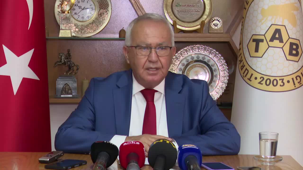BAL MALİYETLERİNİ AÇIKLAYAN TÜRKİYE ARICILAR BİRLİĞİ BAŞKANI ŞAHİN, SANAYİCİLERE SESLENDİ: "BİNDİĞİNİZ DALI KESMEYİN, FIRSATÇILIK YAPMAYIN"