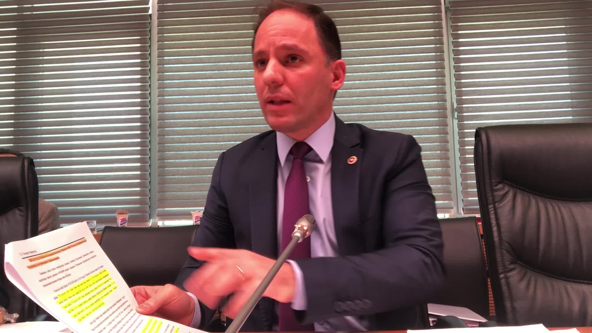 DENİZ YAVUZYILMAZ: "ZİRAAT BANKASI'NDAN DEMİRÖREN HOLDİNG'E OLUŞTURULAN 950 MİLYON DOLARLIK KREDİ HACMİNDE KAMU YARARI MI VAR?"