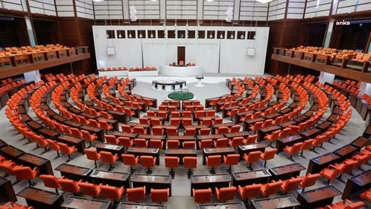BEDELLİ ASKERLİK DÜZENLEMESİNİ DE İÇEREN KANUN TEKLİFİ TBMM'DE KABUL EDİLDİ