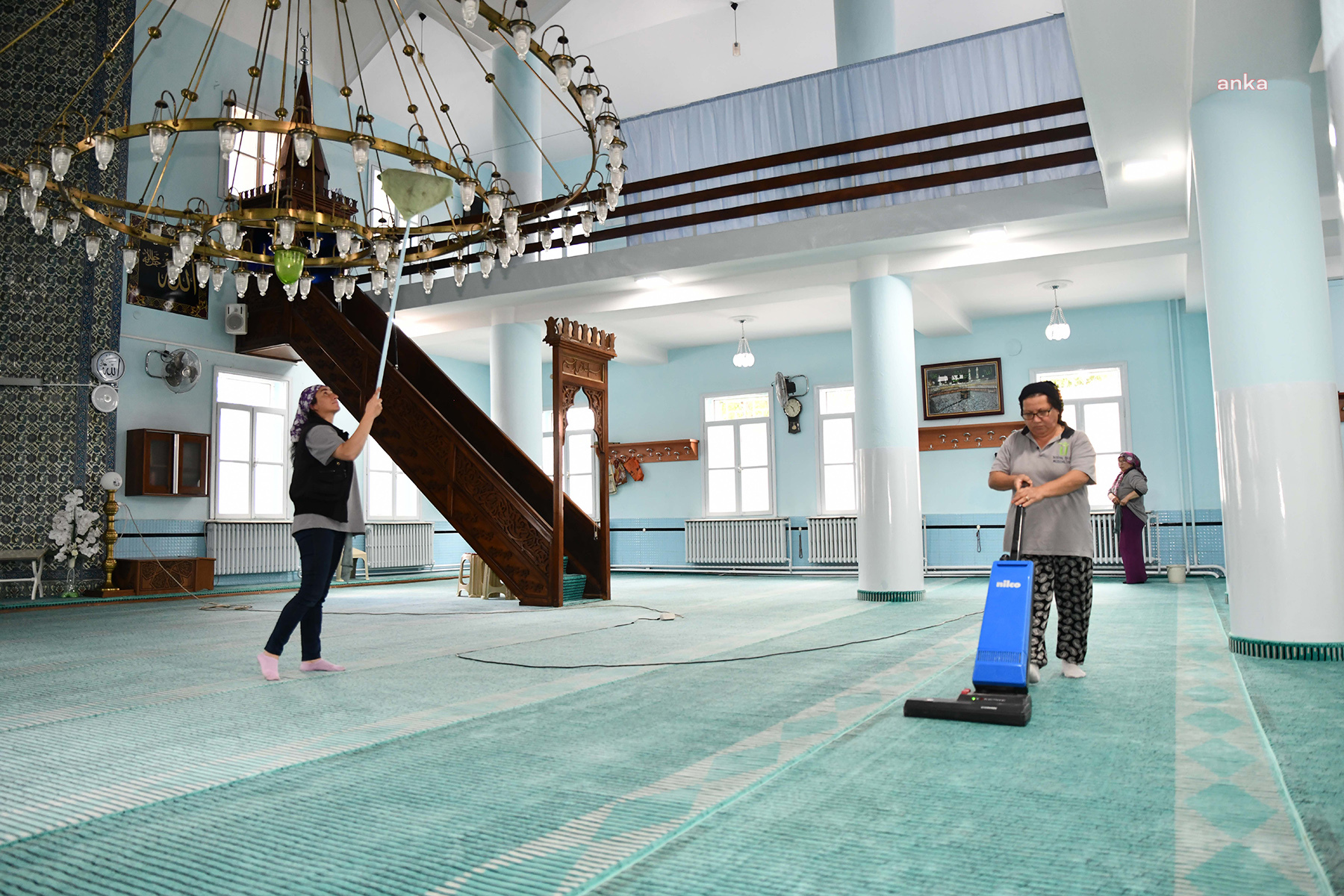 TEPEBAŞI BELEDİYESİ'NDEN CAMİLERDE BAYRAM TEMİZLİĞİ