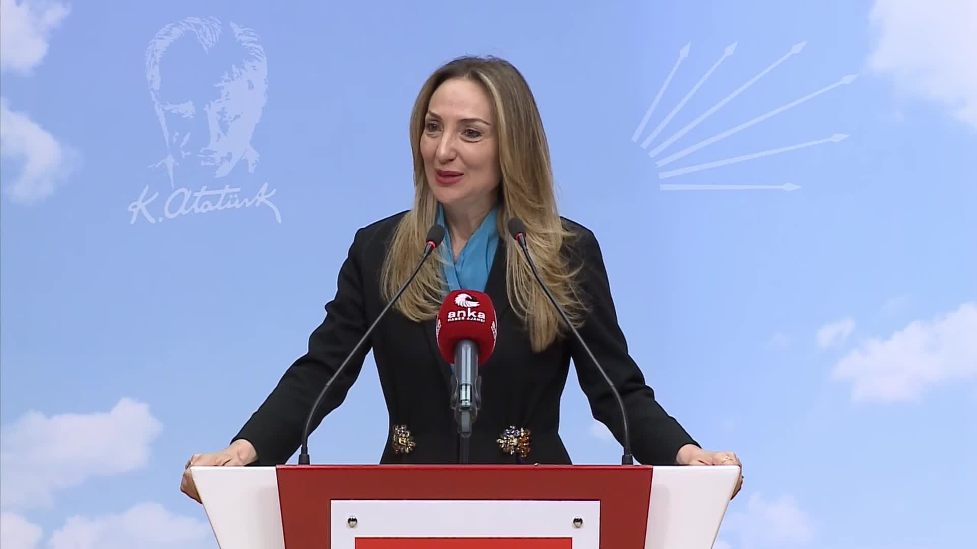 CHP KADIN KOLLARI, 'YAŞAMHAK ÇAĞRI HATTI' İLE SOKAKTA KENDİNİ GÜVENSİZ HİSSEDEN KADINLARA EŞLİK EDECEK