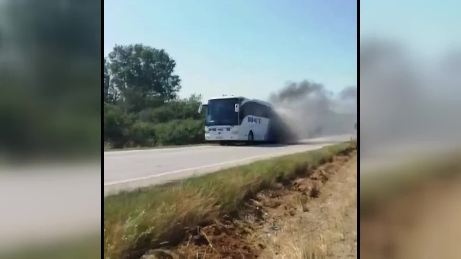 SİLİVRİ’DE SEYİR HALİNDEKİ YOLCU OTOBÜSÜ YANDI