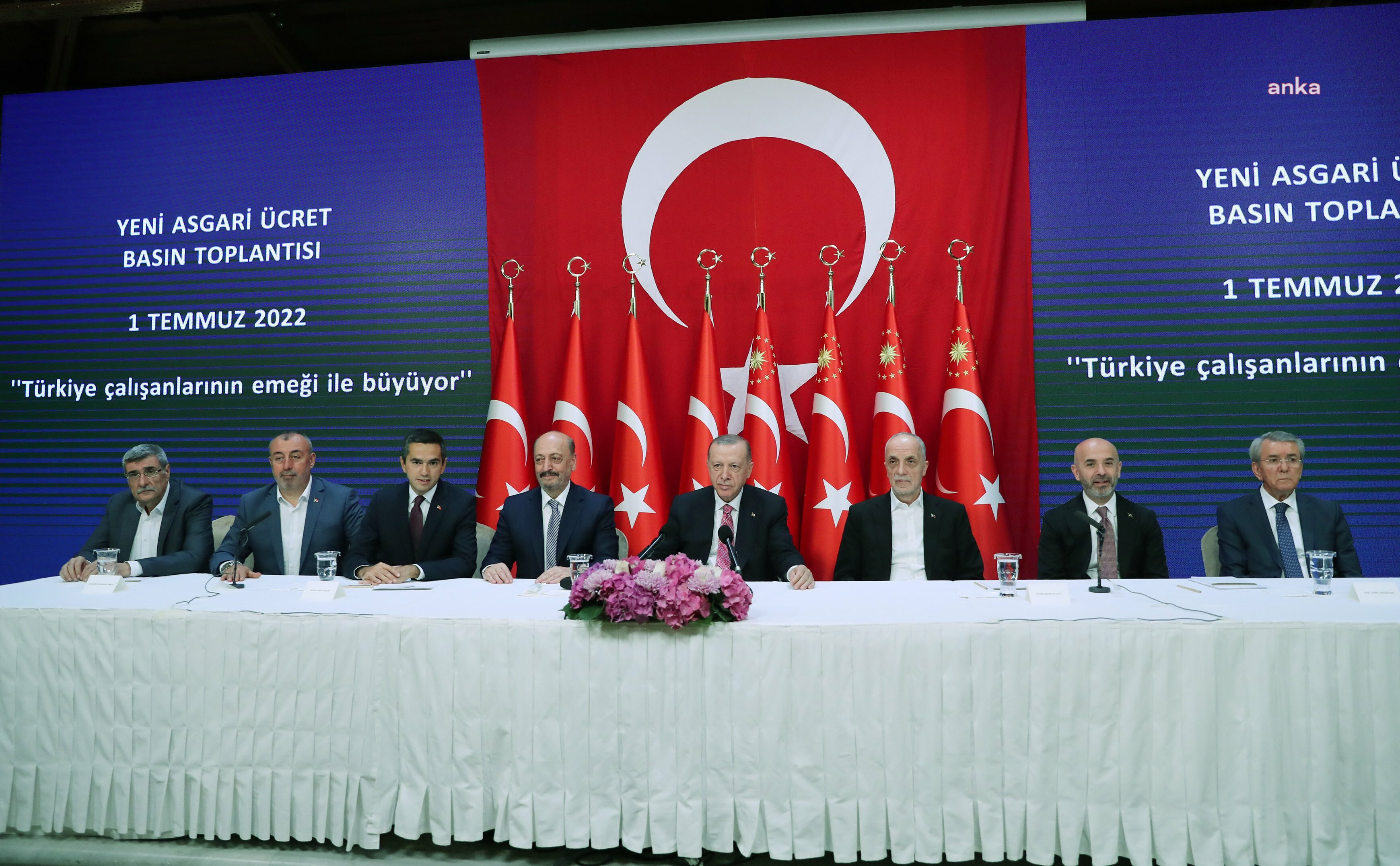 ASGARİ ÜCRETE YAPILAN ZAM KARARI RESMİ GAZETE’DE YAYINLANDI