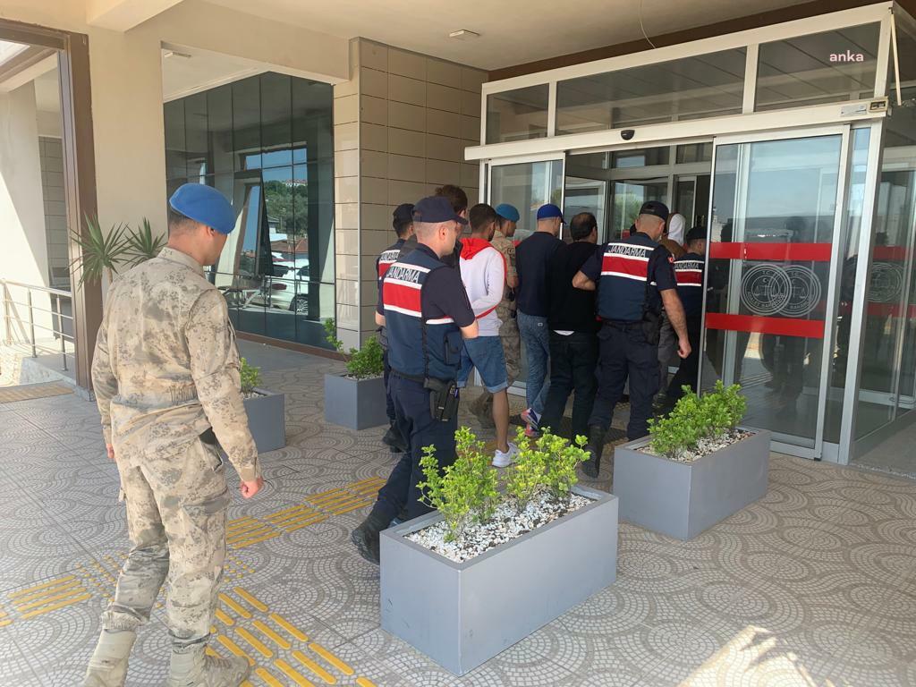 JANDARMA İZMİR'DE ÇEŞİTLİ SUÇLARDAN ARANAN 17 KİŞİYİ YAKALADI