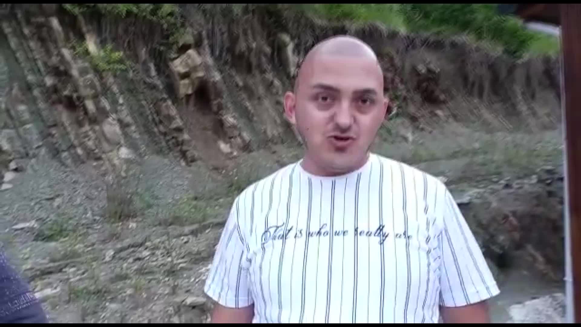 SİNOPLU VATANDAŞ, ERFELEK TATLICA ŞELALELERİ'NİN YOLUNU ÖZEL MÜLK OLDUĞU GEREKÇESİYLE KAPATTI: "DEVLET KAMULAŞTIRIRSA YOLU AÇARIZ"