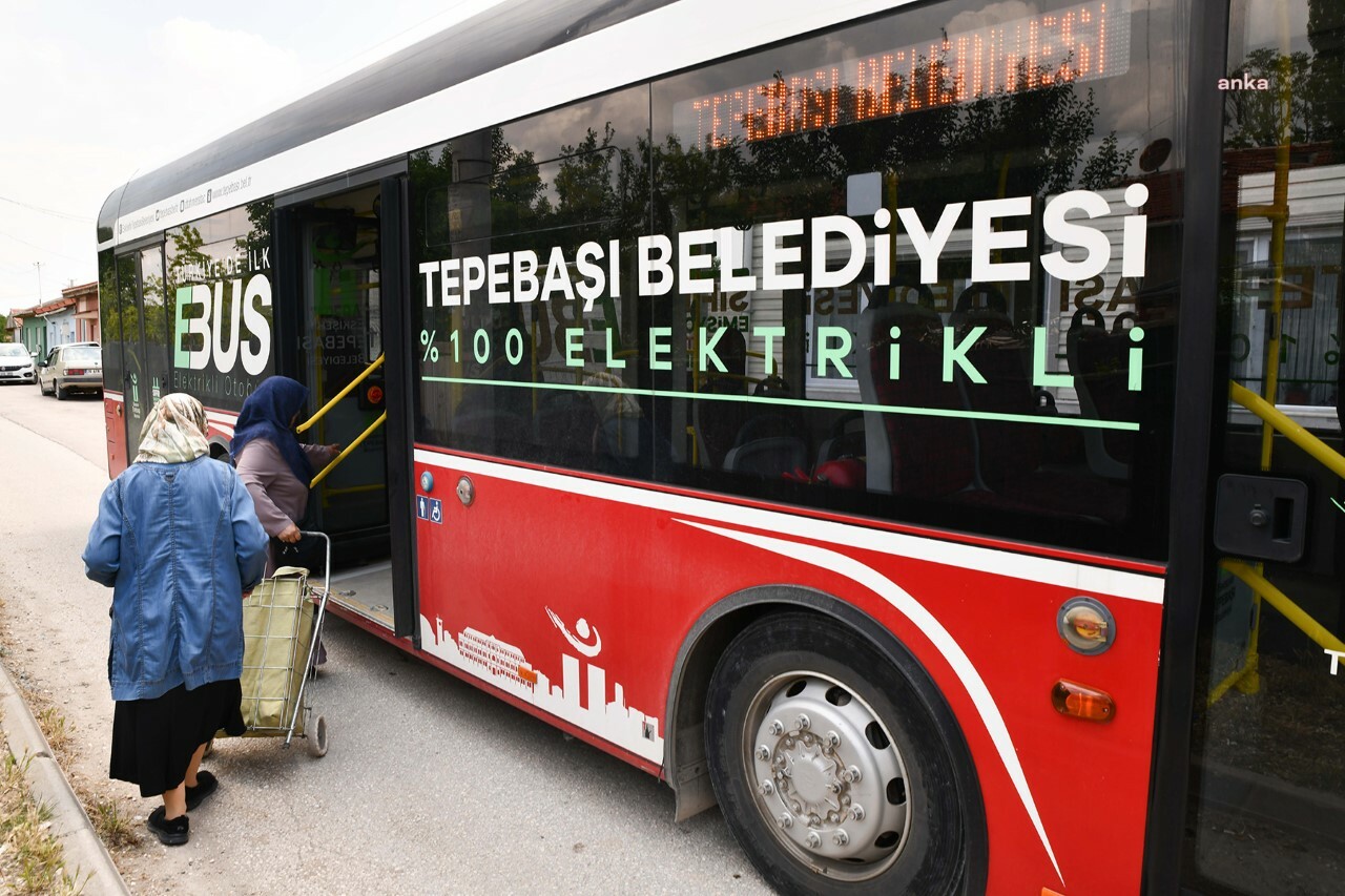 TEPEBAŞI’NIN ELEKTRİKLİ OTOBÜSLERİ, SEMT PAZAR SEFERLERİNE DEVAM EDİYOR