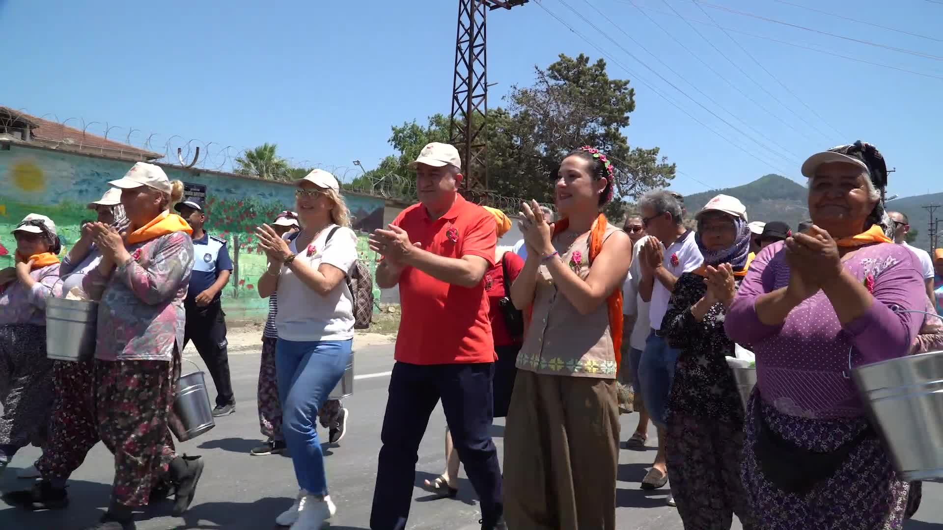 EFES SELÇUK’TA "ŞEFTALİ ŞENLİĞİ" DÜZENLENDİ