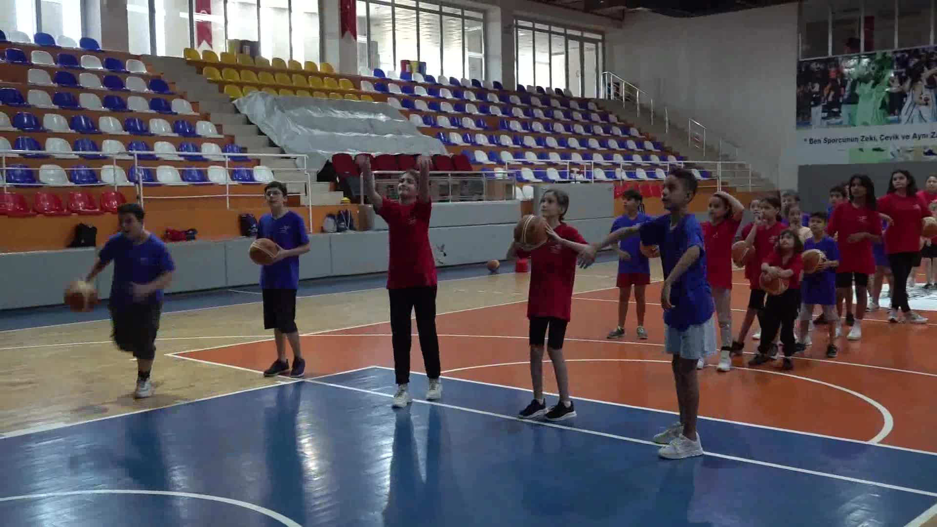 HATAY BÜYÜKŞEHİR'İN YAZ KURSLARINDAN BİN 560 ÇOCUK FAYDALANIYOR