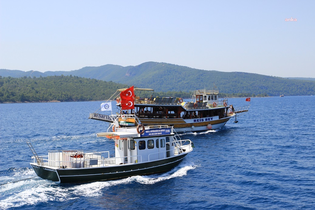 MUĞLA BÜYÜKŞEHİR, BAYRAM TATİLİNDE DE TEKNELERDEN ATIK TOPLAMAYA DEVAM EDECEK