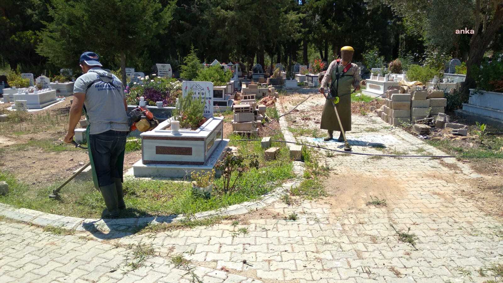 ANTALYA BÜYÜKŞEHİR BELEDİYESİ MEZARLIKLARI BAYRAM ZİYARETİNE HAZIRLIYOR