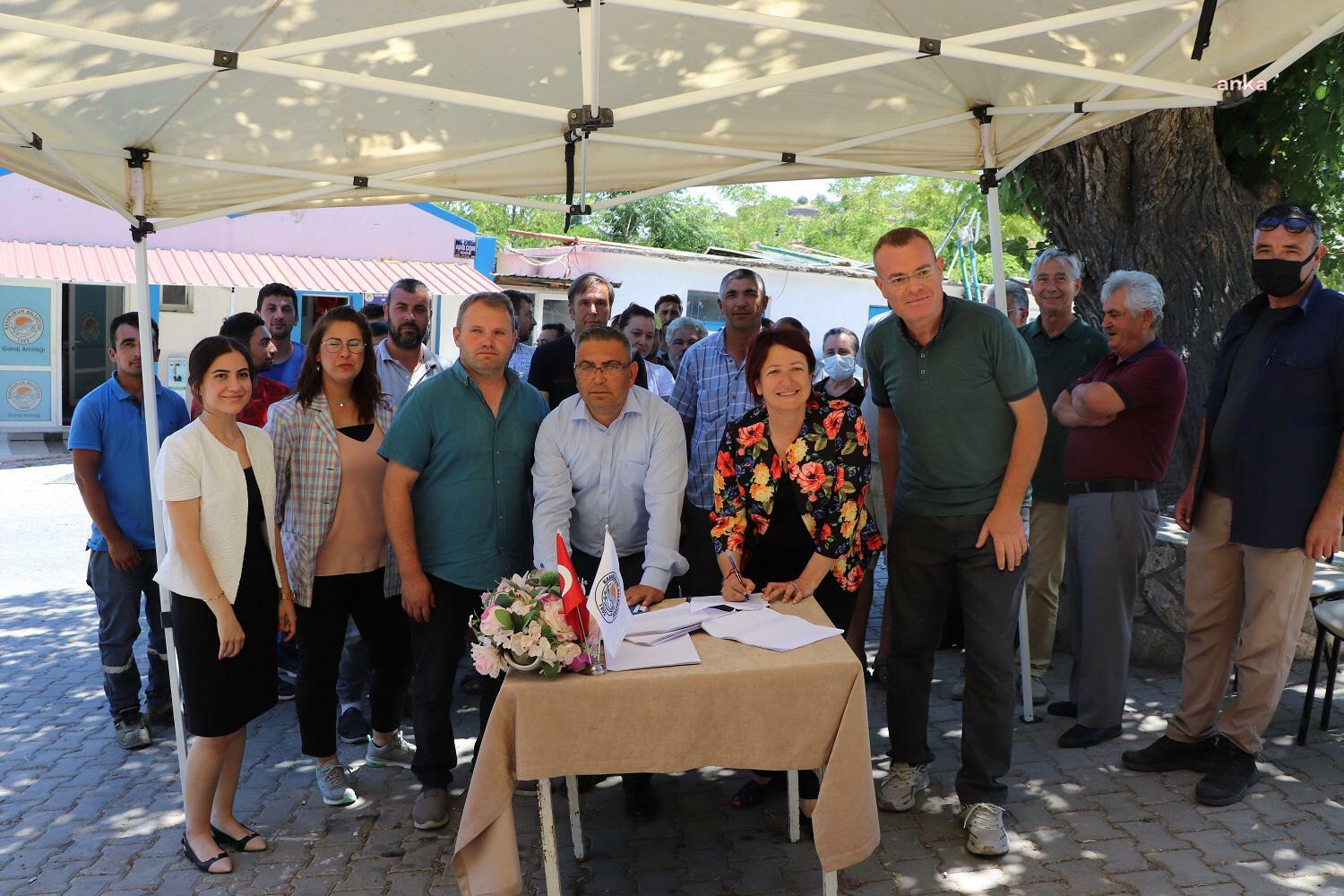 KARABURUN BELEDİYESİ'NDE TOPLU SÖZLEŞME SEVİNCİ