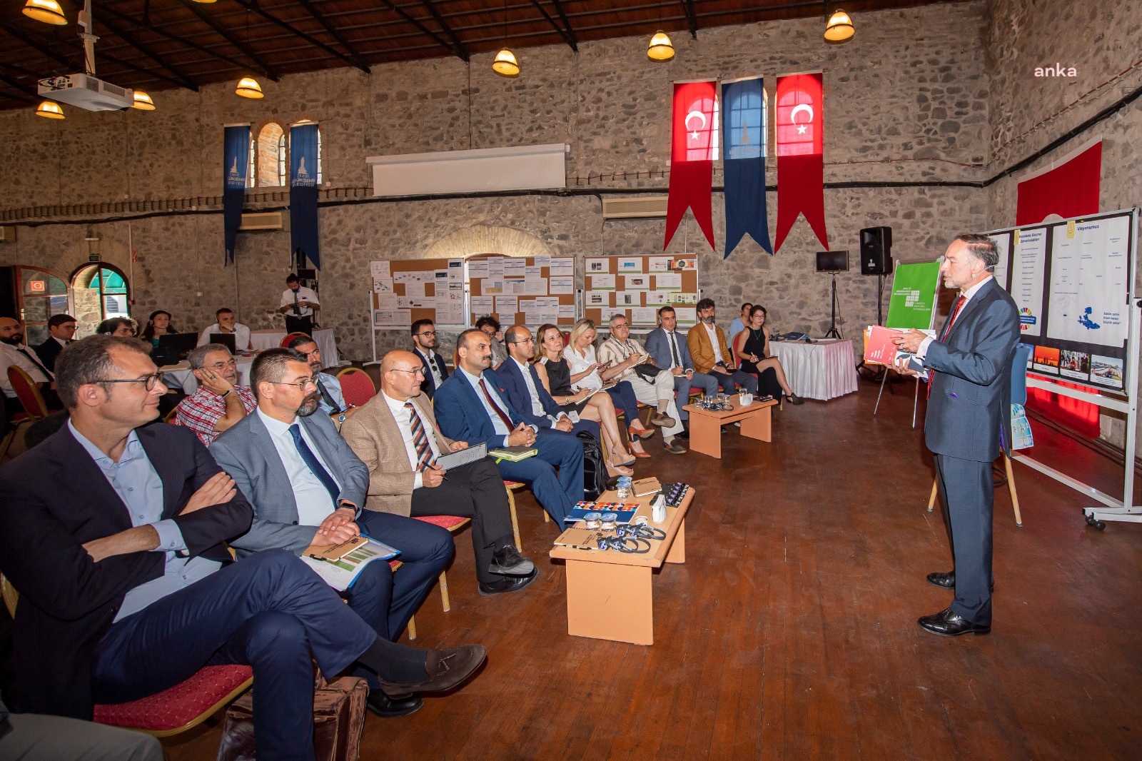 "AKILLI VE SÜRDÜRÜLEBİLİR BİR İZMİR'E DOĞRU" ÇALIŞTAYI BAŞLADI