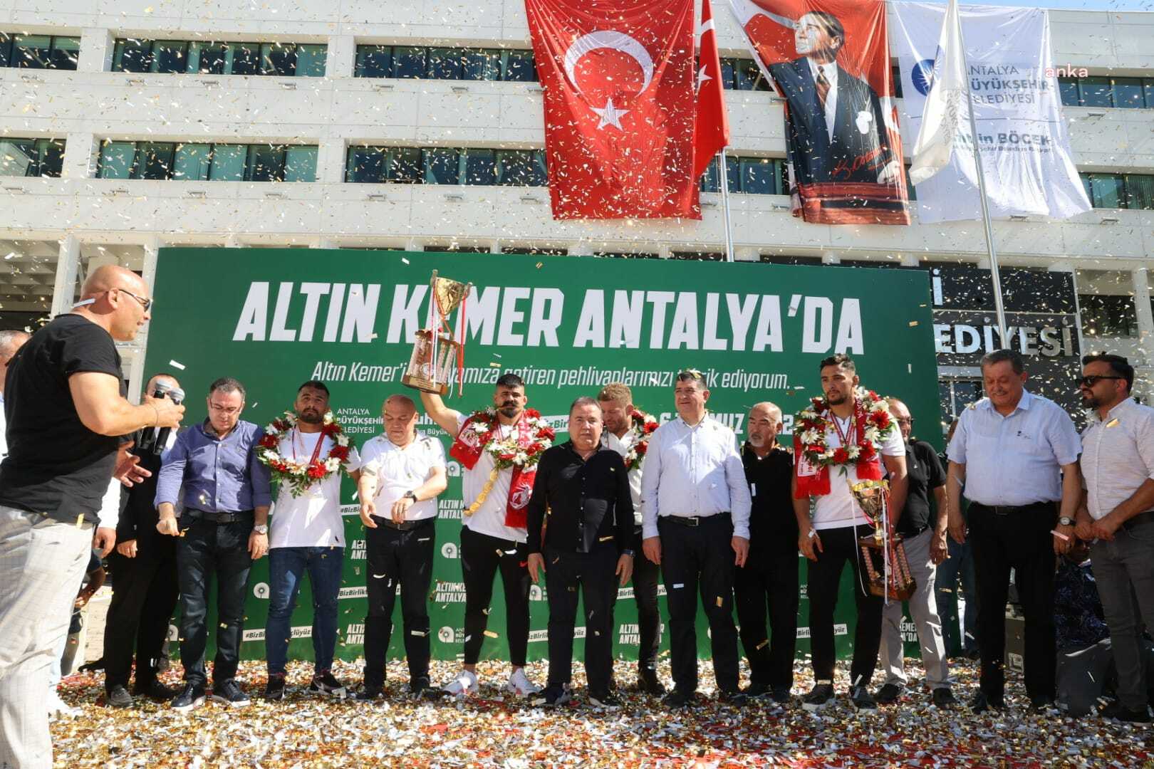 ANTALYA'DA KIRKPINAR BAŞPEHLİVANLARINA COŞKULU KARŞILAMA