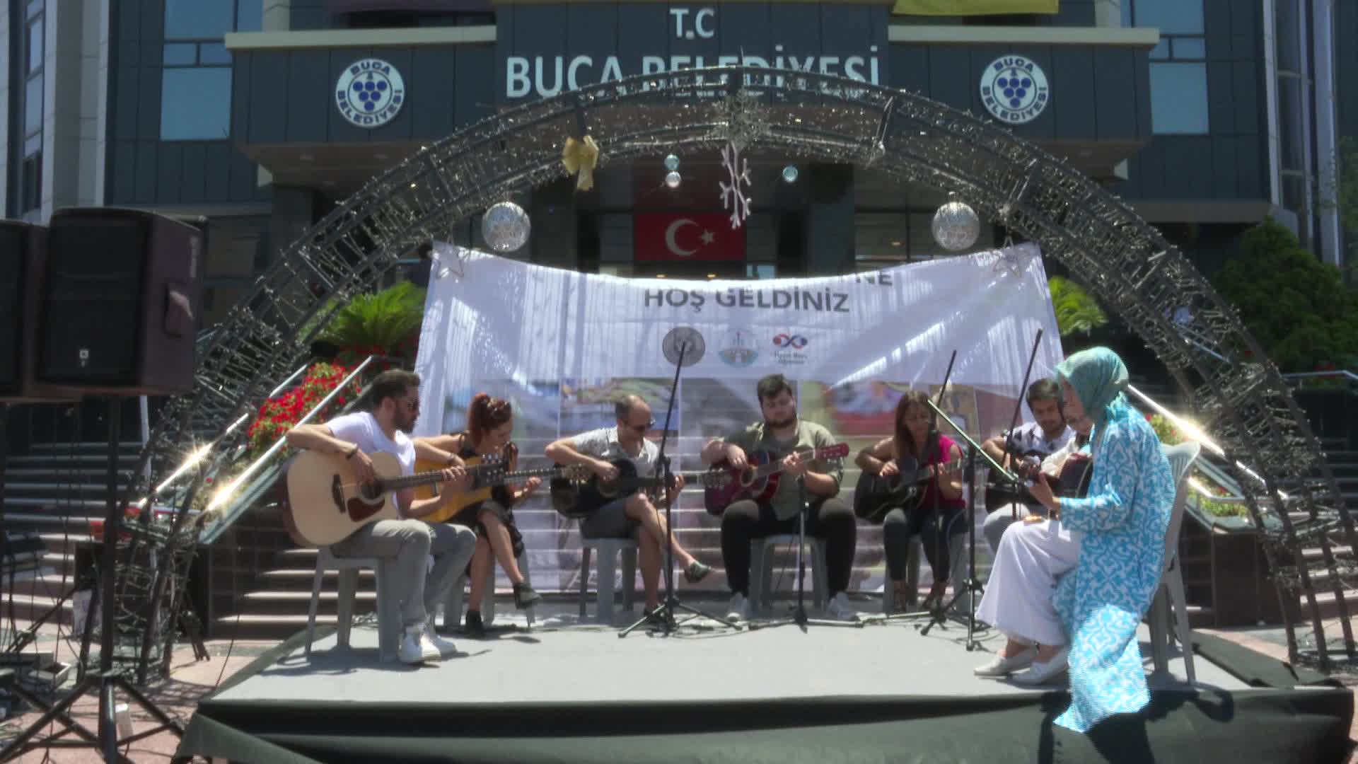 BUCA’DA SEMT EVLERİ KURSİYERLERİNDEN YIL SONU SERGİSİ