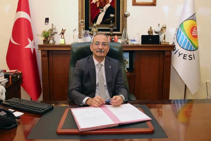 CHP’Lİ BELEDİYE BAŞKANI KORONAVİRÜS TESTİNİN POZİTİF ÇIKTIĞINI AÇIKLADI