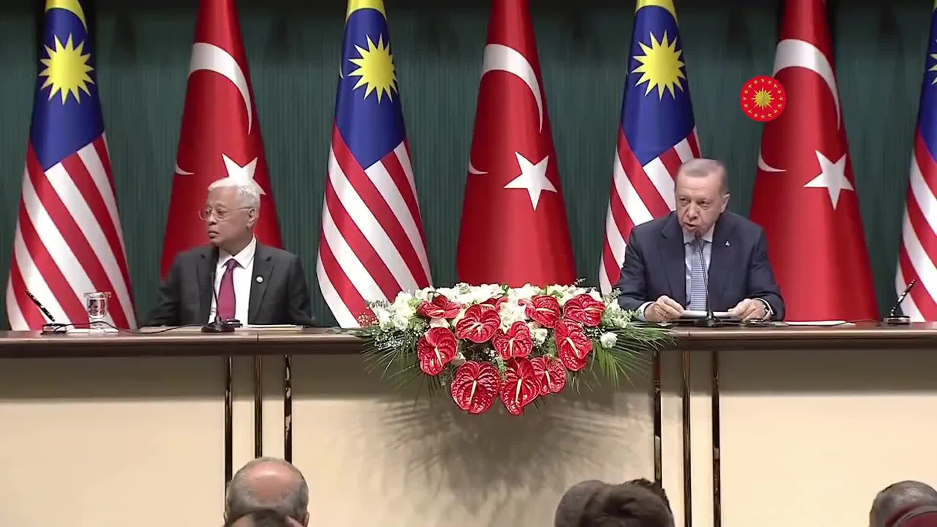 ERDOĞAN: “TURKOVAC'IN MALEZYA'DA KULLANIMINA SUNULMASI DAHİL VE AŞI GELİŞTİRME GİBİ KONULARDA MÜŞTEREK ÇALIŞMALAR YÜRÜTMEYİ PLANLIYORUZ”