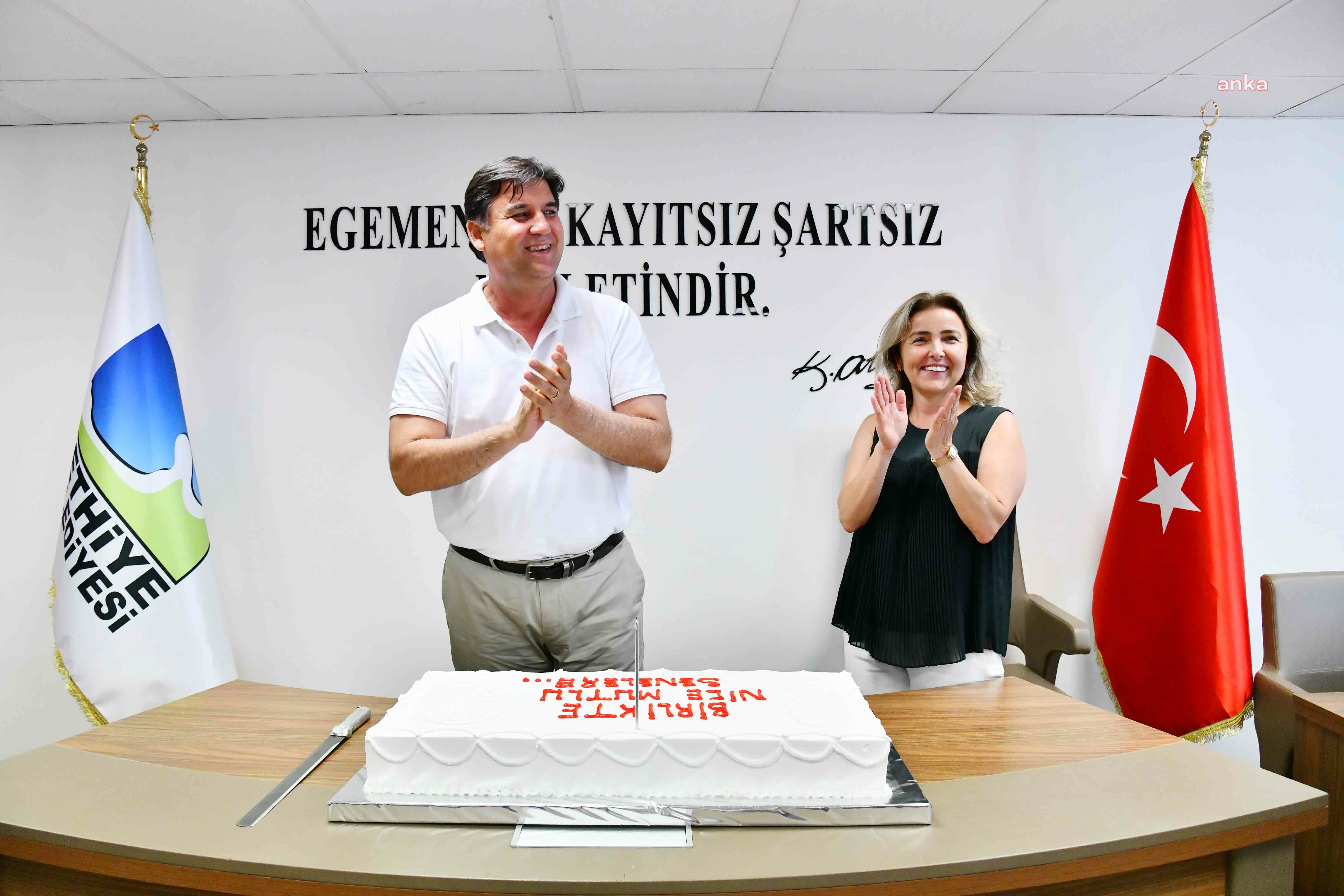 FETHİYE BELEDİYE BAŞKANI KARACA’YA DOĞUM GÜNÜ SÜRPRİZİ