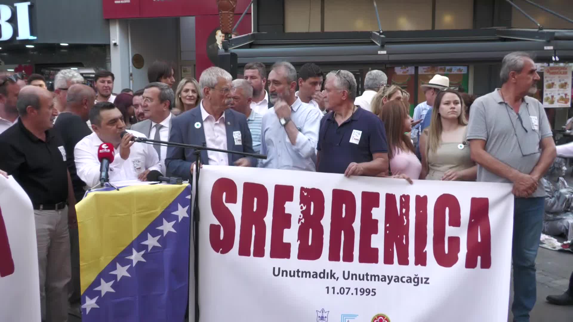 SREBRENİTSA KATLİAMINDA YAŞAMINI YİTİRENLER İZMİR'DE ANILDI