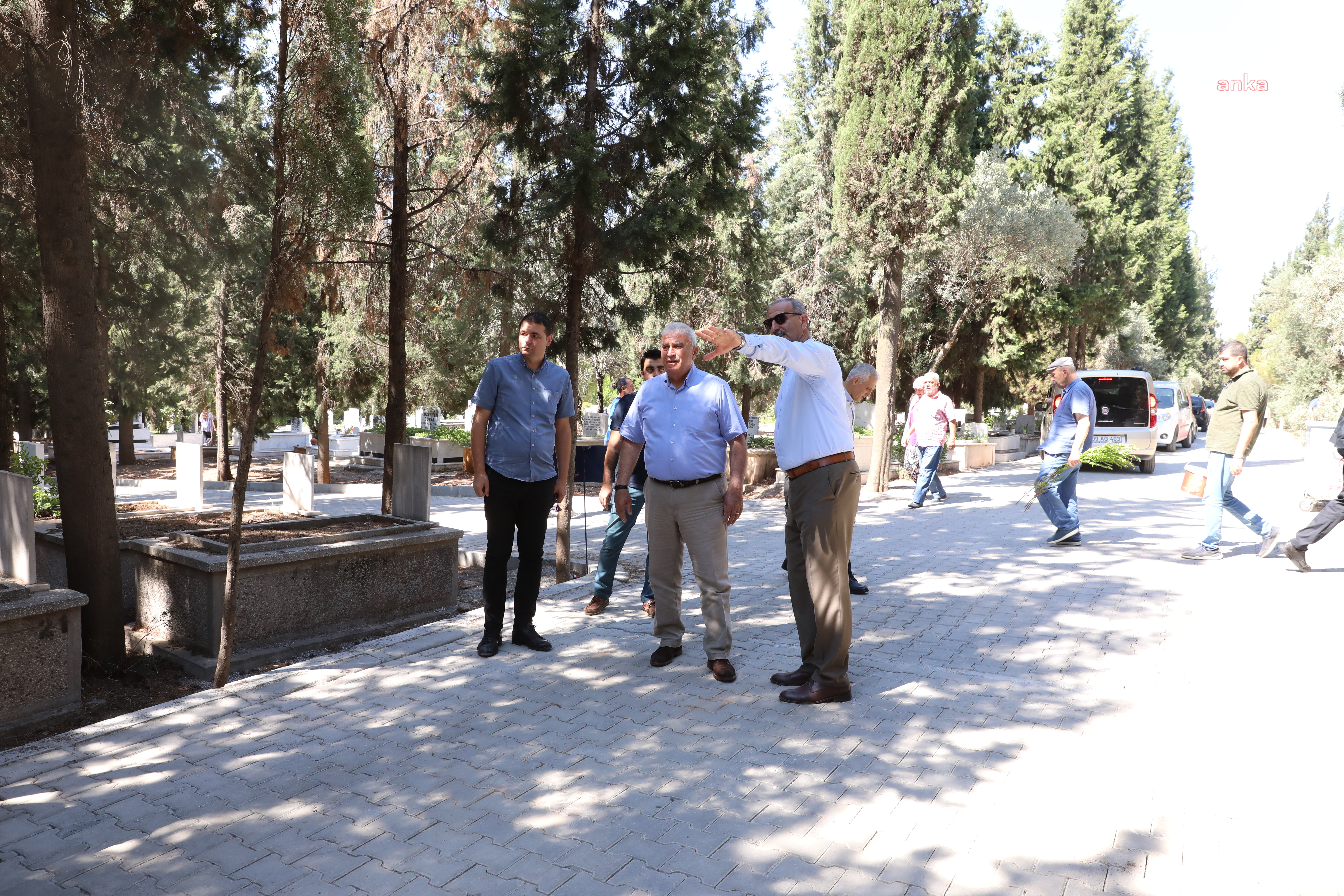 EFELER BELEDİYE BAŞKANI ATAY, BAYRAM ÖNCESİ MEZARLIKLARDA İNCELEMELERDE BULUNDU