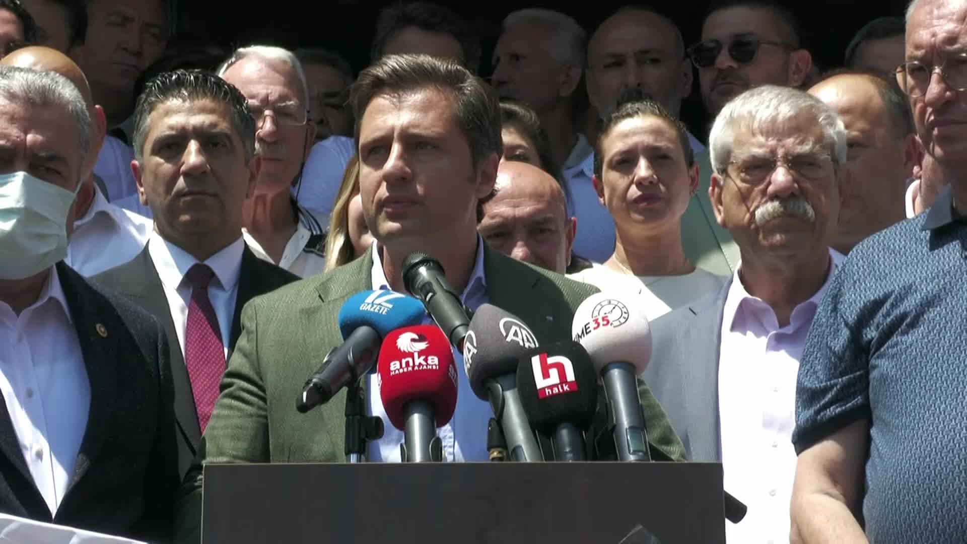 CHP, GÖREVDEN UZAKLAŞTIRILAN MUSTAFA KAYALAR'A SAHİP ÇIKTI. DENİZ YÜCEL: "MENDERES'İ VE MUSTAFA KAYALAR'I KİMSEYE YEDİRMEYECEĞİZ"