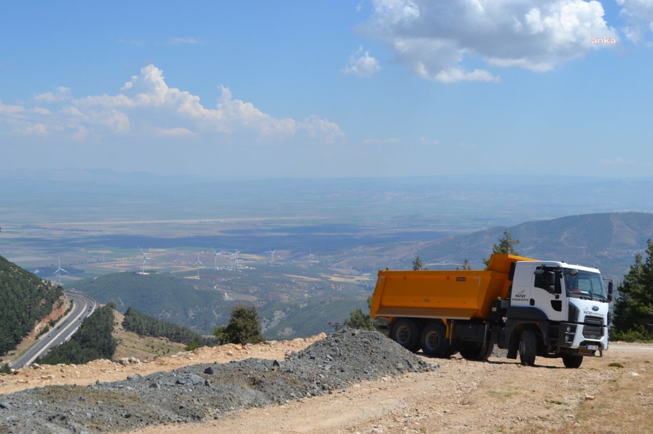 HATAY BÜYÜKŞEHİR, YOL ÇALIŞMALARINA DEVAM EDİYOR