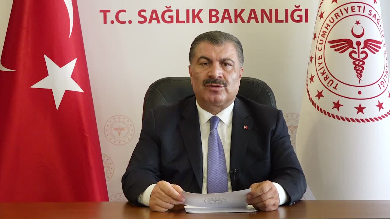 BAKAN KOCA: “SON DOZUN ÜZERİNDEN 6 AY GEÇTİĞİNDE AŞININ ETKİSİ AZALMAKTADIR. BU SÜRE DOLMUŞSA, YENİDEN AŞI OLUNMASI ÖNEM ARZ EDİYOR”