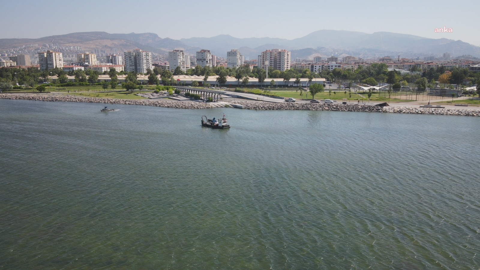 BOSTANLI SAHİLİNDE DENİZ MARULU TEMİZLİĞİ TAMAMLANDI