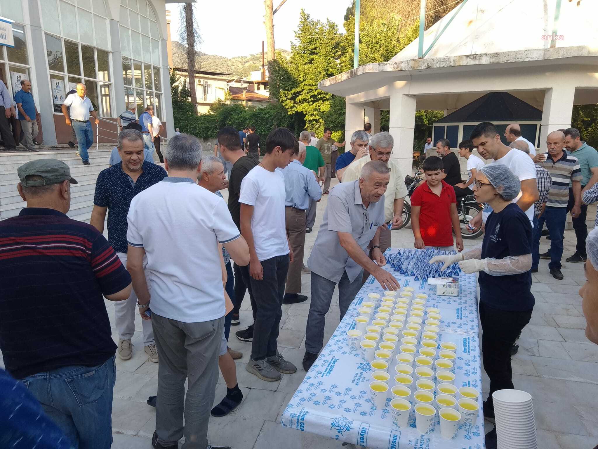 AYDIN BÜYÜKŞEHİR BELEDİYESİ YURTTAŞLARLA BAYRAMLAŞTI