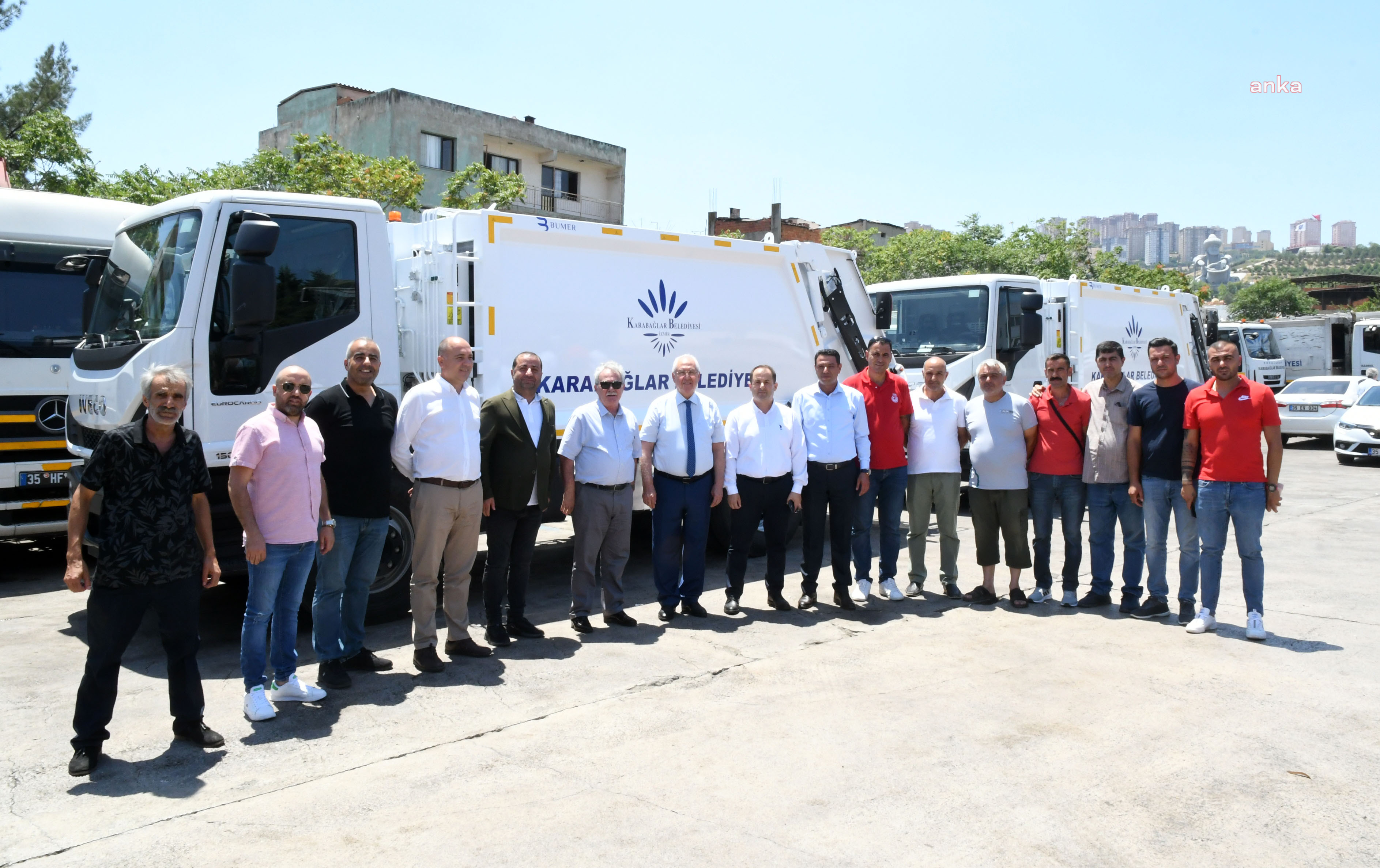 KARABAĞLAR BELEDİYESİ 3 YENİ ÇÖP TOPLAMA ARACI ALDI