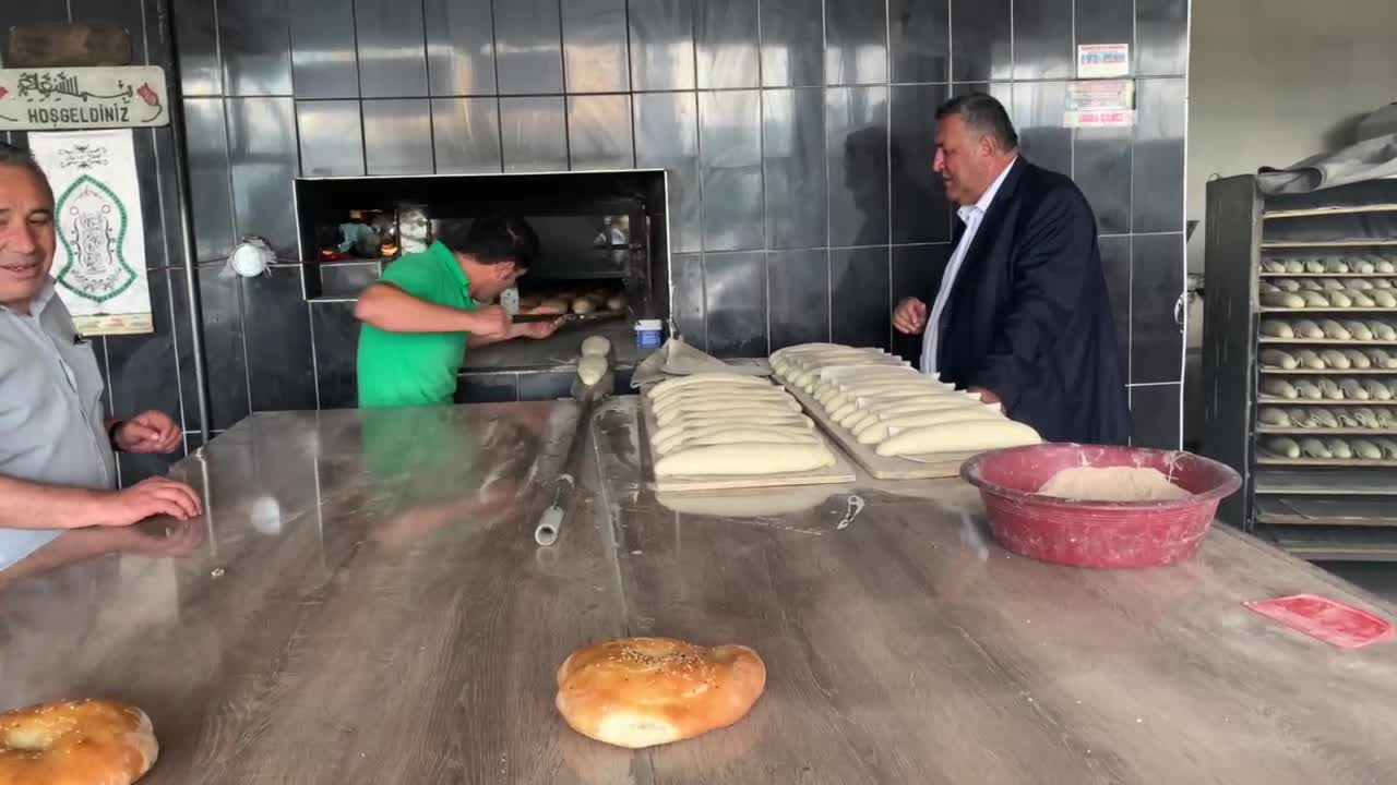MALİYETTEN YAKINAN NİĞDELİ FIRINCI İSMAİL VAROL: “ZENGİNİ TAM ZENGİN FAKİRİ TAM FAKİR YAPMA İKTİDARINDAYIZ ŞU AN”