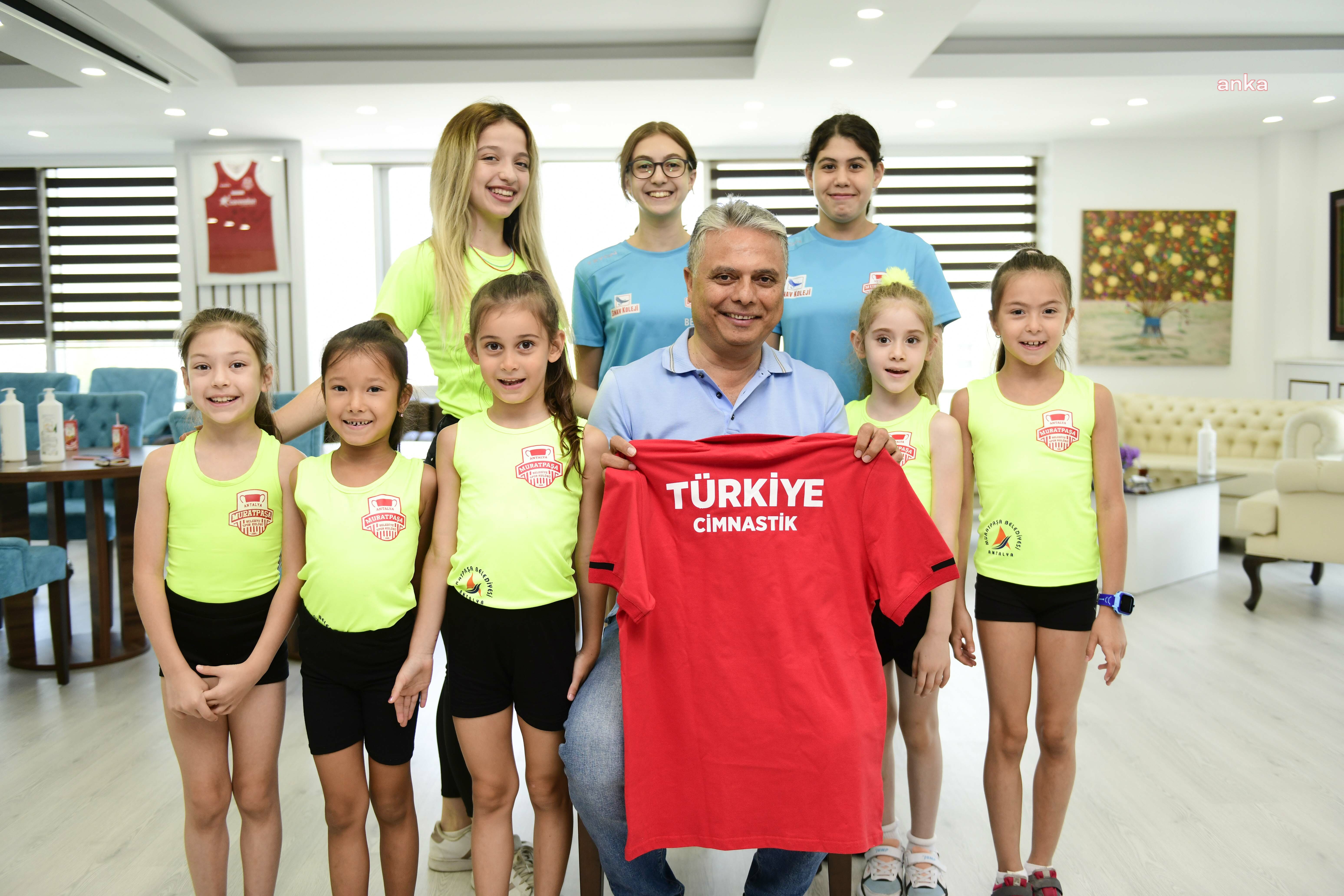 MURATPAŞA BELEDİYESPOR’UN BAŞARILI SPORCULARINDAN BAŞKAN UYSAL'A ZİYARET