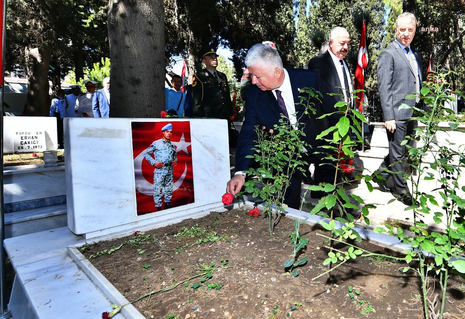 İZMİR KADİFEKALE ŞEHİTLİĞİ'NDE 15 TEMMUZ ANMASI