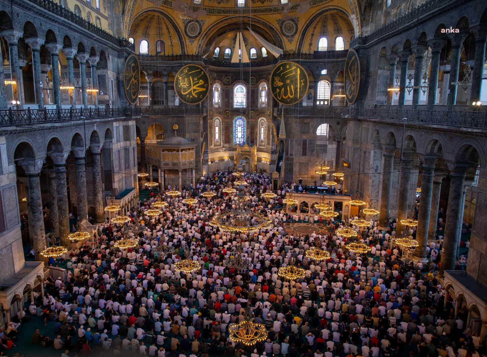 AYASOFYA CAMİİ’NDE 15 TEMMUZ ŞEHİTLERİ İÇİN HATİM DUASI OKUNDU