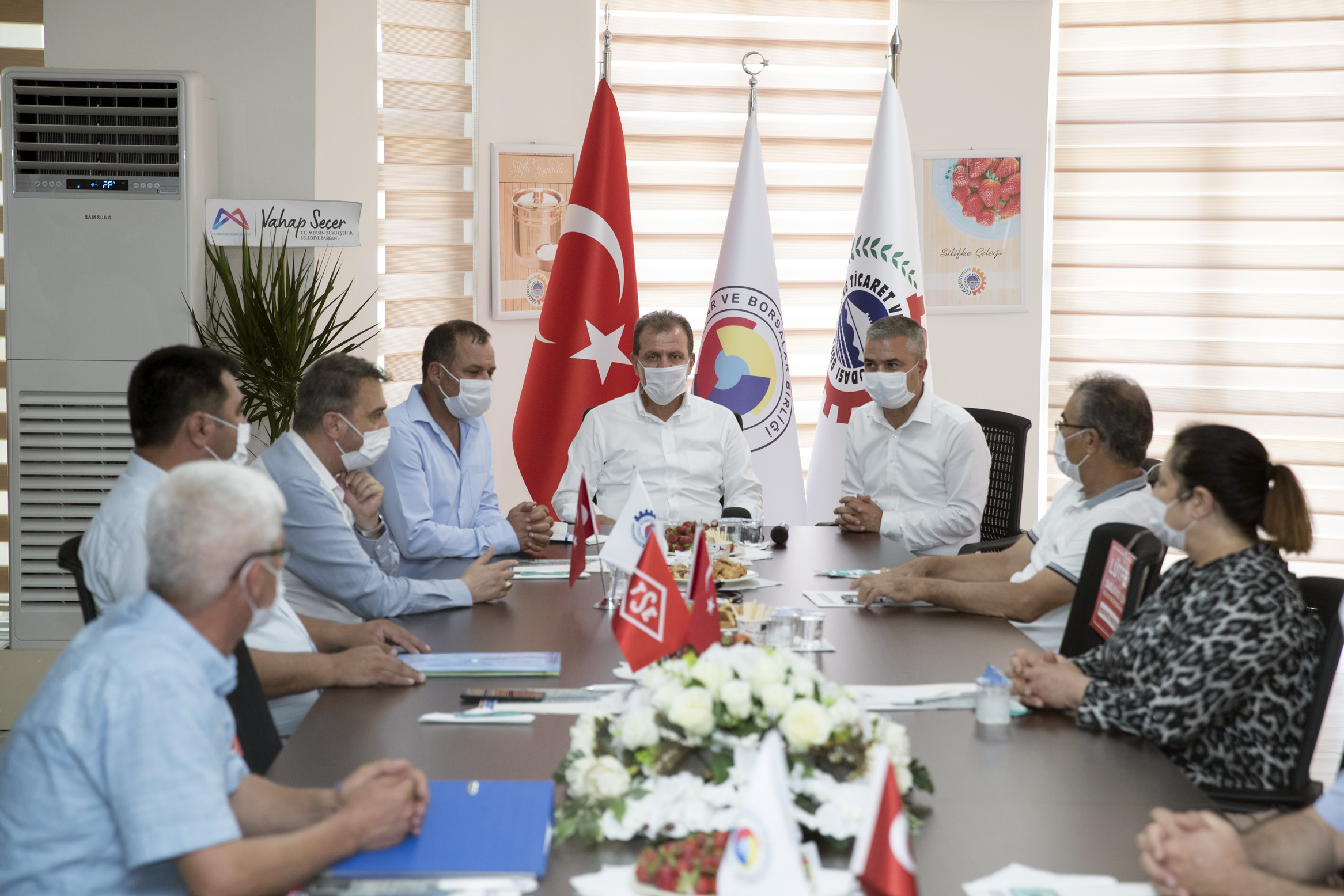 VAHAP SEÇER, SİLİFKE’DE STK TEMSİLCİLERİ İLE BİR ARAYA GELDİ