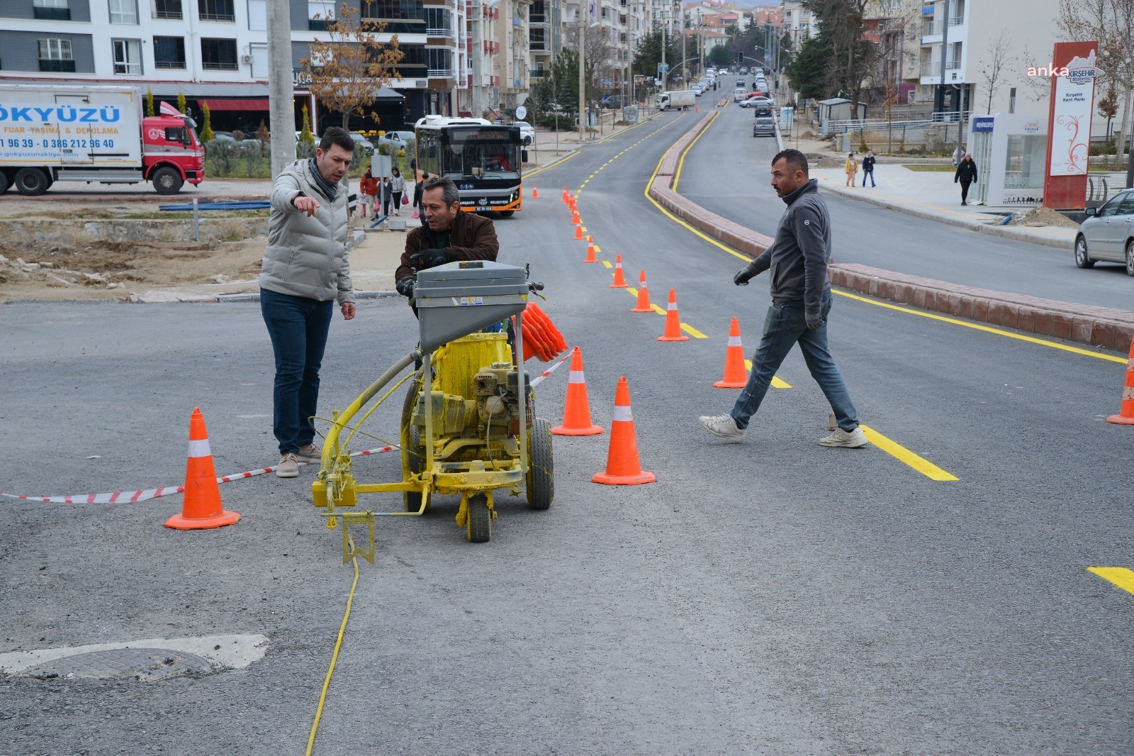 KIRŞEHİR BELEDİYESİ YOL ÇALIŞMALARINA DEVAM EDİYOR
