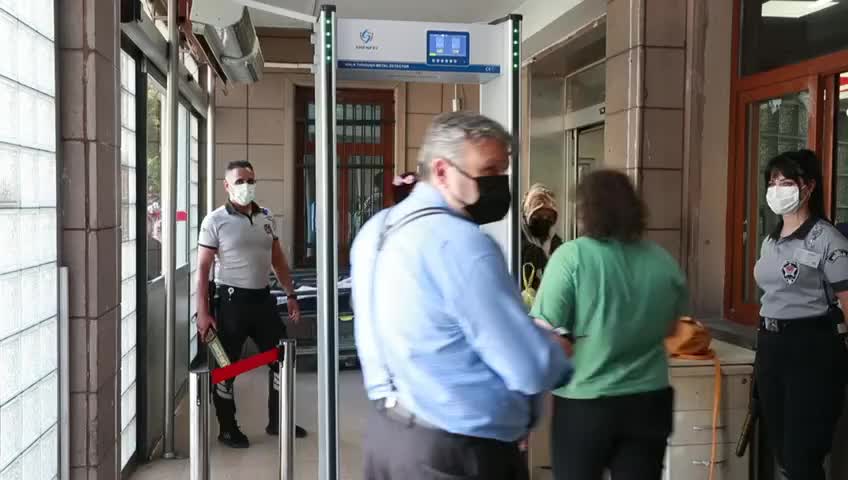 BAKAN KOCA: “GÜVENLİK GÖREVLİLERİMİZİN BAŞINDA BULUNDUĞU KAPI GÜVENLİK SİSTEMLERİ, SAĞLIK ÇALIŞANLARI ADINA HALKIMIZCA MEMNUNİYETLE KARŞILANIYOR”