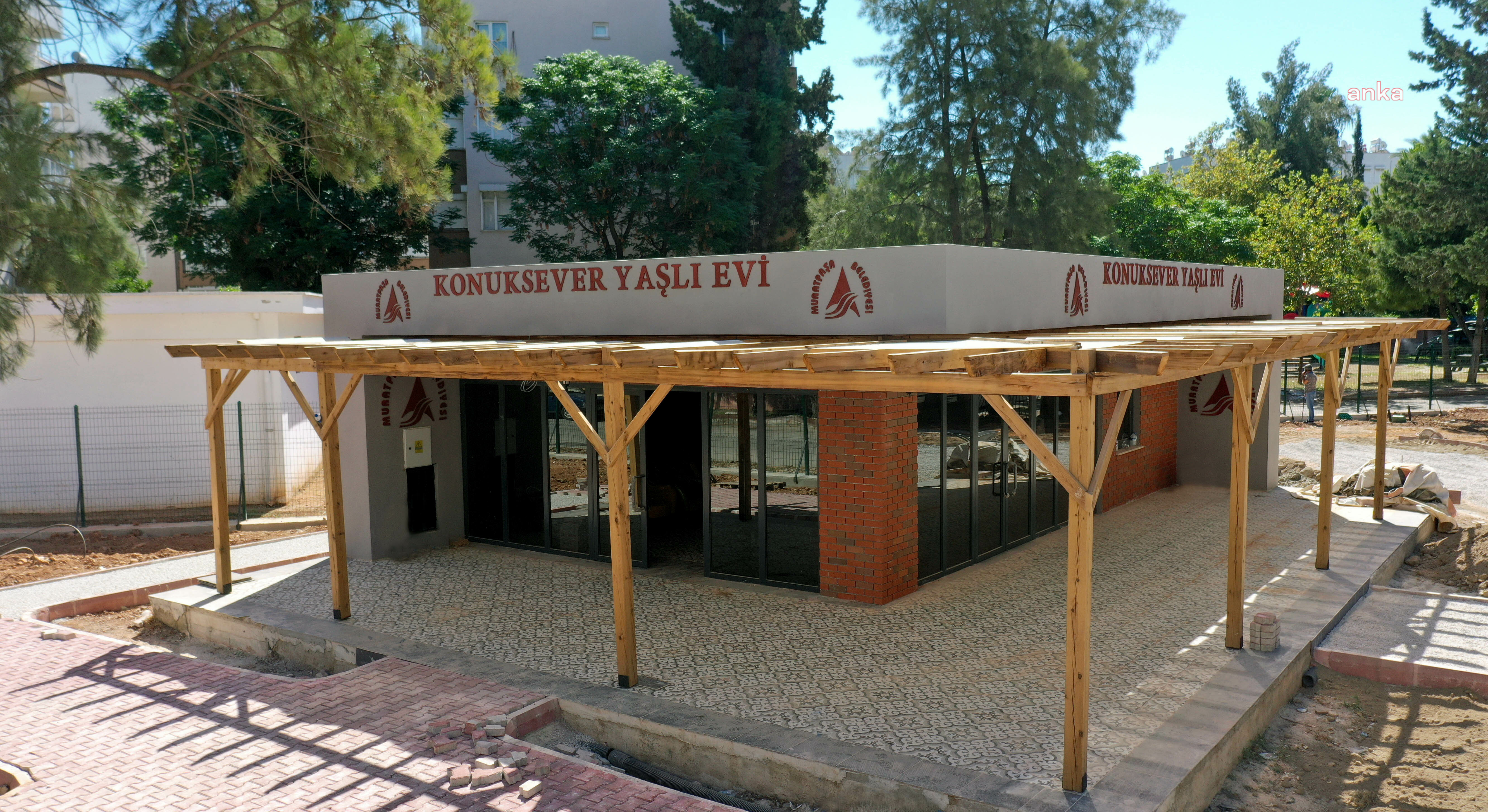 MURATPAŞA BELEDİYESİ KONUKSEVER'DE YAŞLI EVİ AÇIYOR
